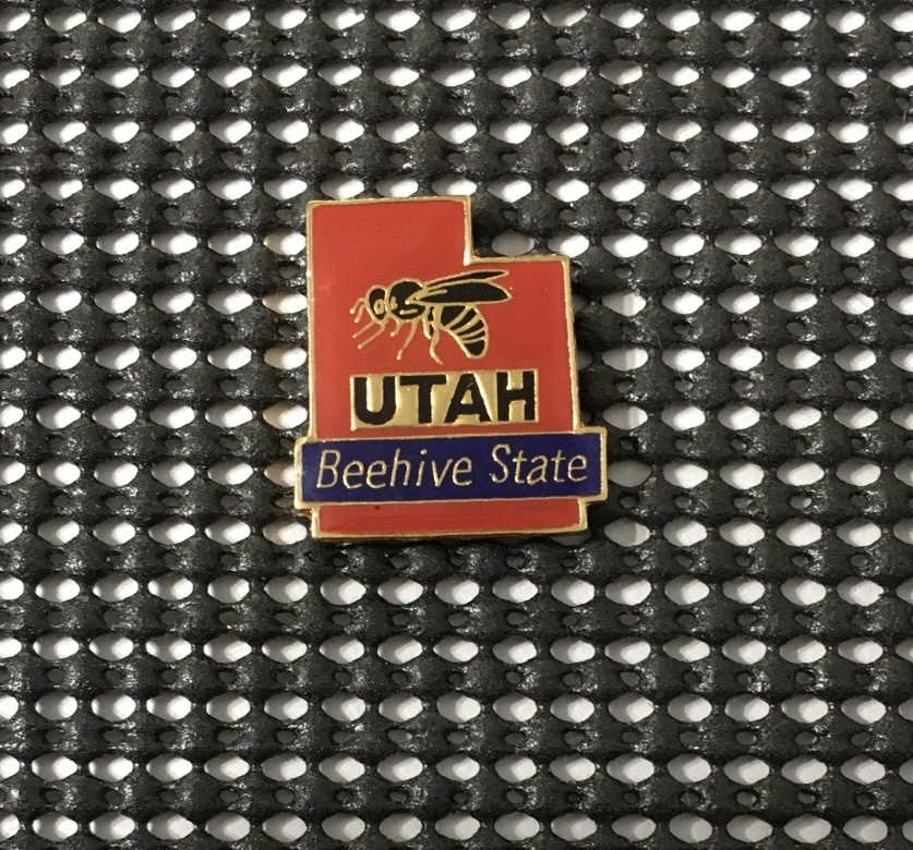 Vintage UTAH Beehive State Map Outline Travel Souvenir Lapel Hat Pin