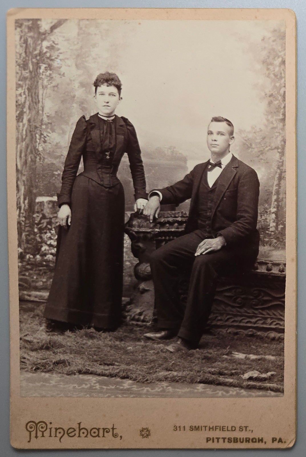 c.1890s Cabinet Card Couple Portrait Minehart Photographer Pittsburgh PA
