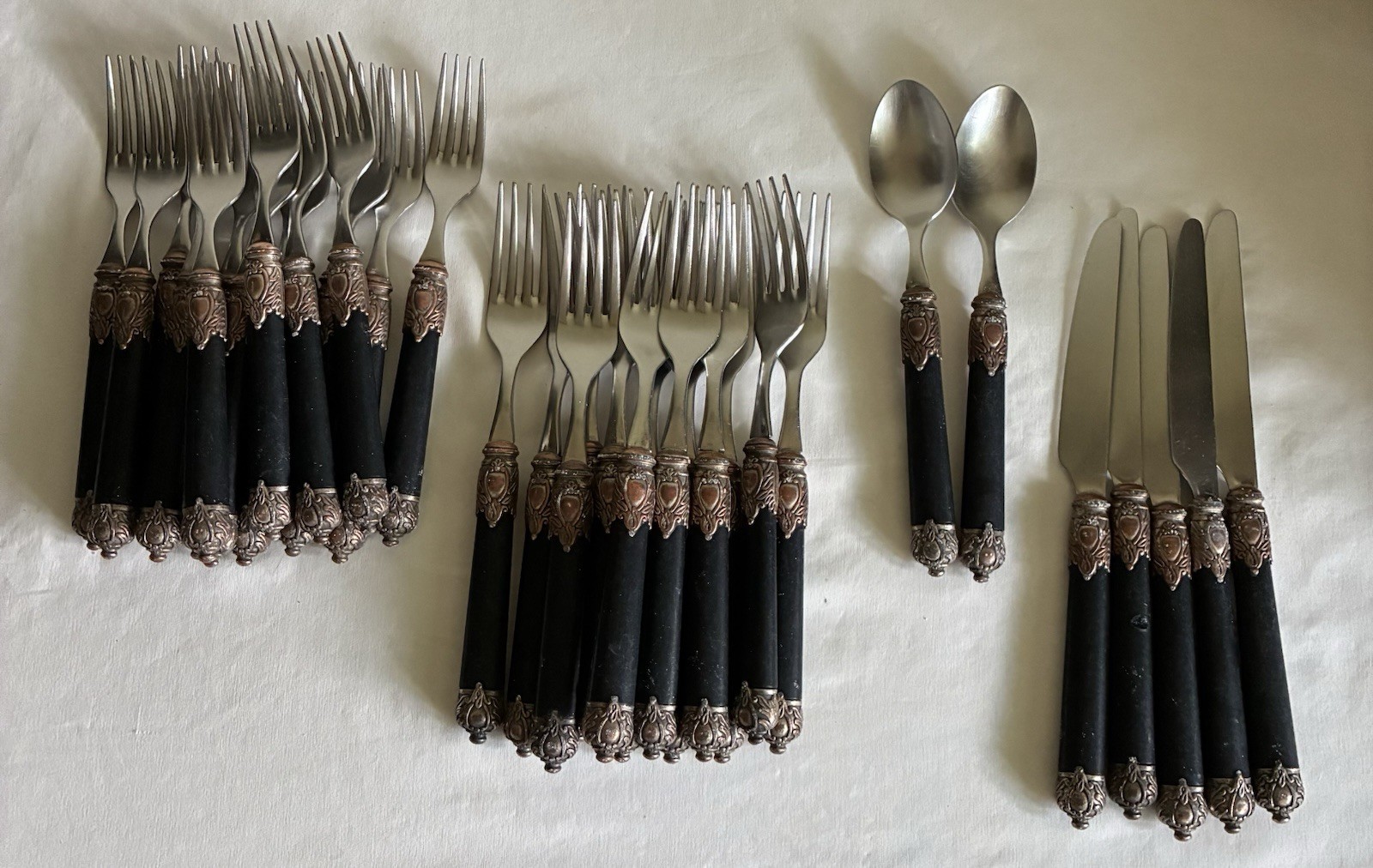 VTG Inox 18/10 Ornate Flatware Silver Design Black Handle 27 Pieces Italy