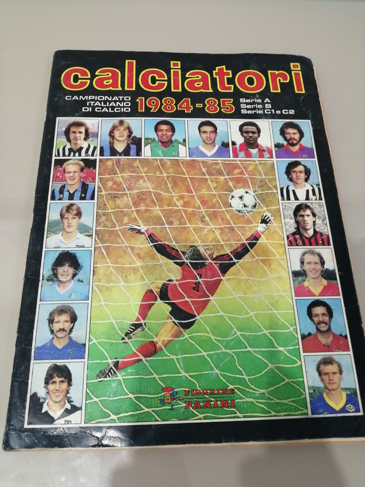 1984/85 complete sandwich figurine album - 43 Valfrutta insert figurines Ref. A24