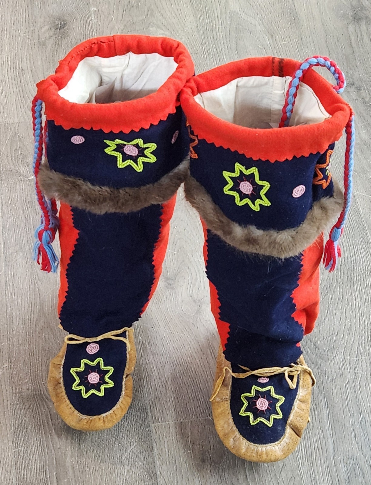 VINTAGE NATIVE AMERICAN MOCCASIN BOOTS WOOL BEADWORK FUR MUKLUKS
