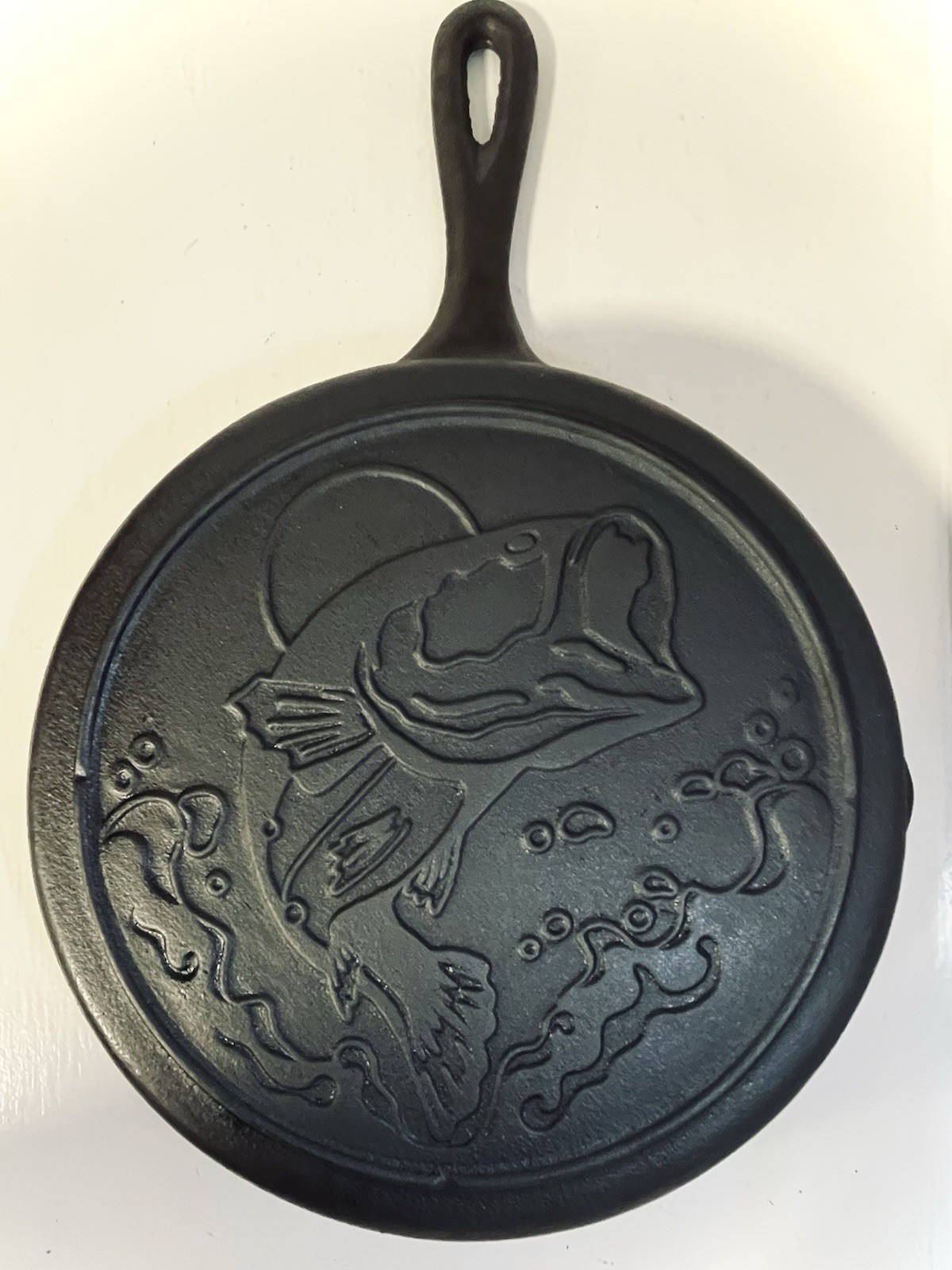 Vintage Lodge Wildlife Series BASS Cast Iron Skillet #8 Seasoned, Ready to Use