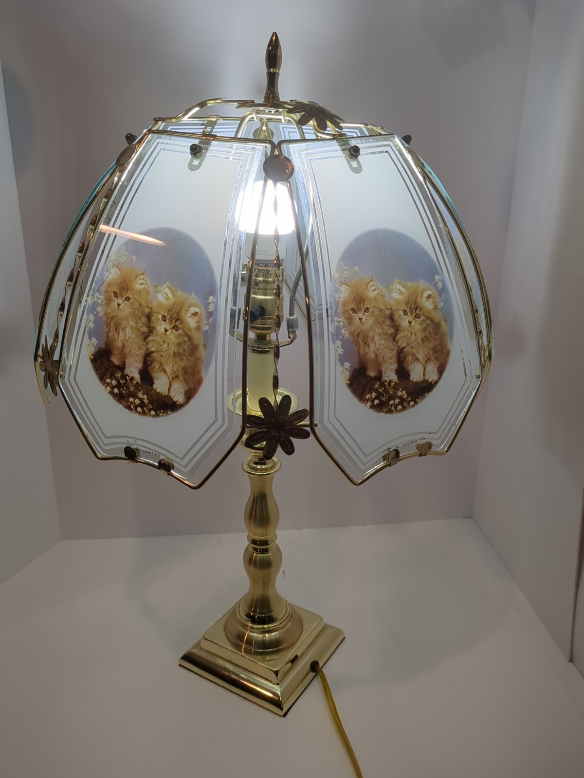 Vintage Lamp OK LIGHTING Kittens Cats Glass Panels Lamp 3 way