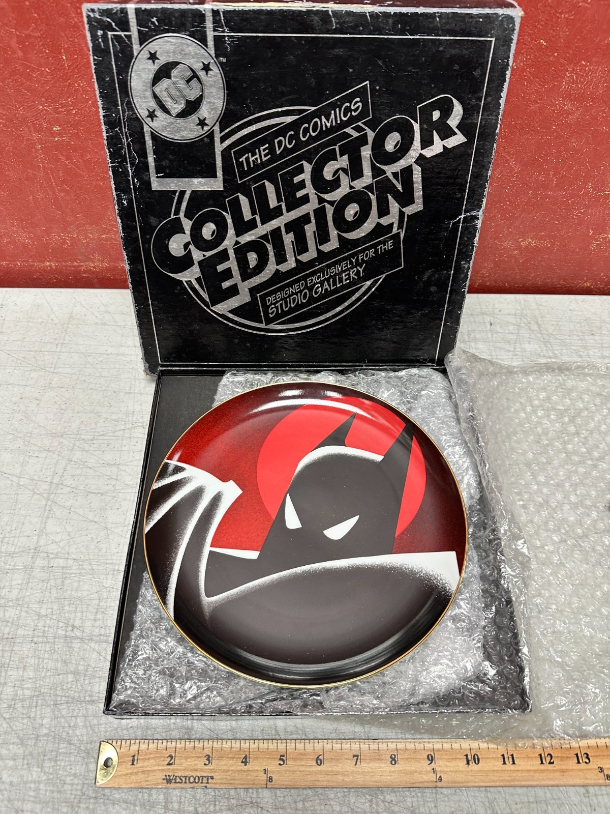 WB DC Collector Edition Batman Animated Series Plate LE Numbered #419/2500 w/Box WB DC Collector Edition Batman Animated Series Plate LE Numbered #419/2500 w/Box