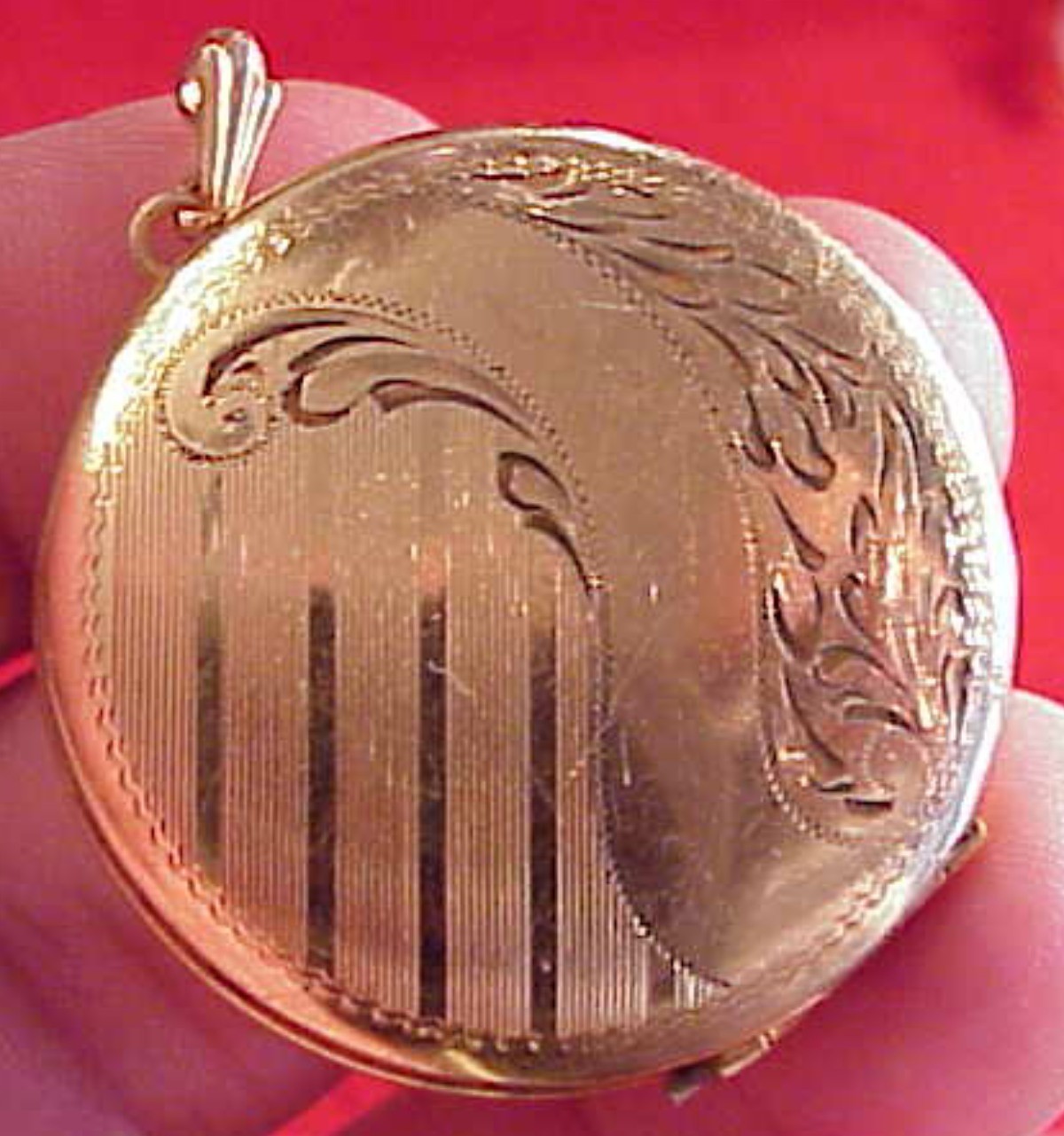 Antique LADIES LOCKET & CHAIN 1/20 12k GOLD FILLED YELLOW HBS  14GRAMS 1.5in