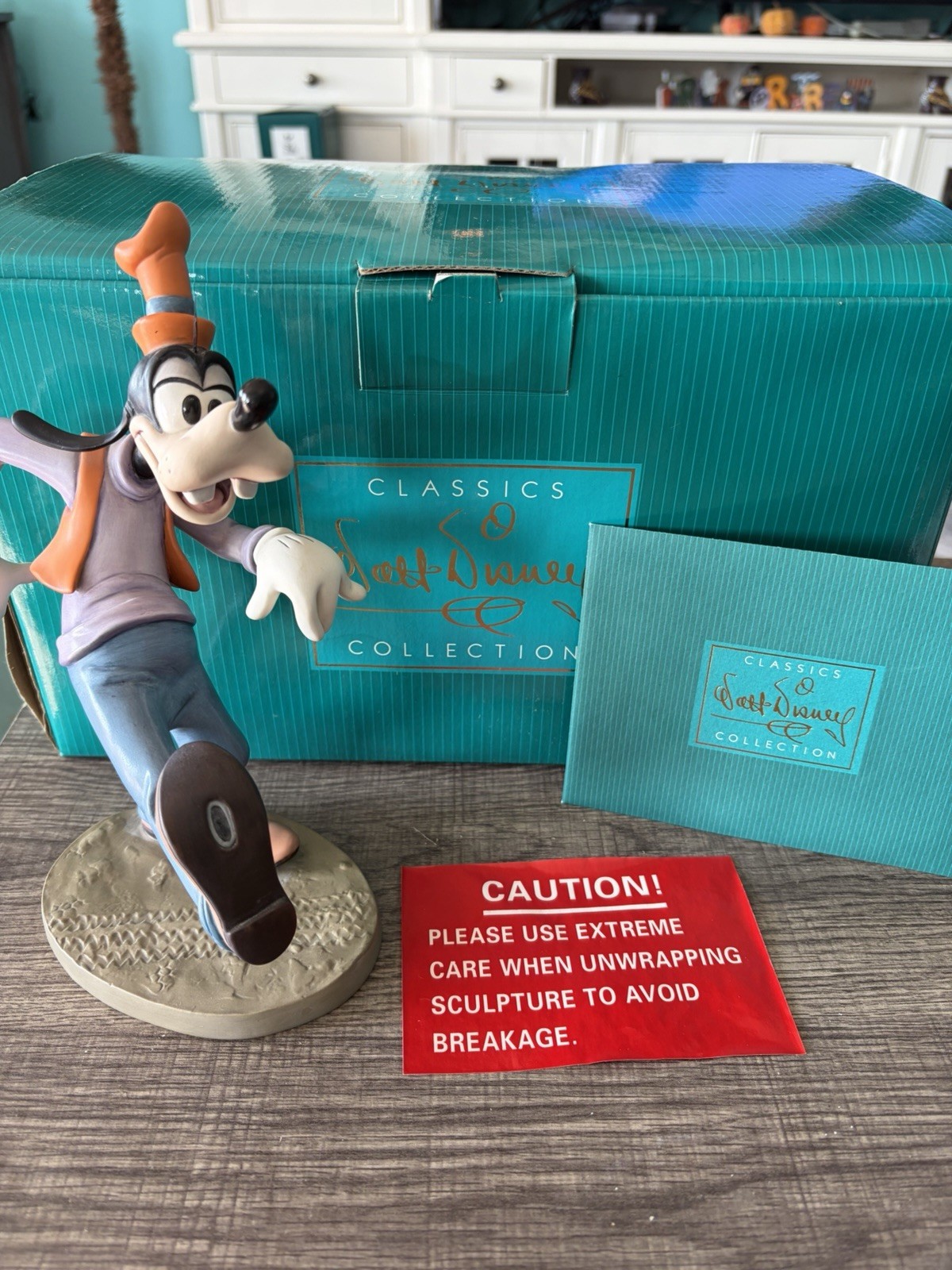 WDCC Walt Disney WORLD OWES ME A LIVIN Goofy Moving Day 1997 Members Only in box