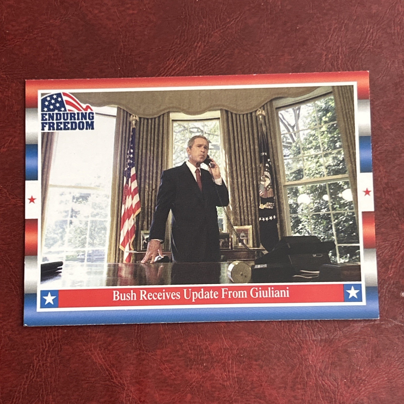 2001 Topps Enduring Freedom Bush Receives Update From Giuliani #29 George W Bush