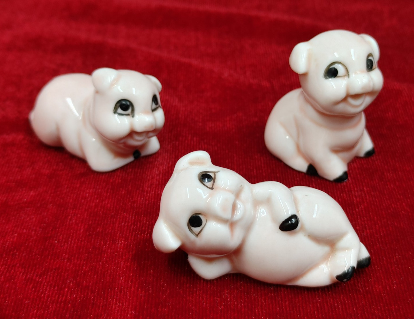 Vintage Miniature Pink Pig Figurines Lot of 3 Ceramic Farm Animals 1\
