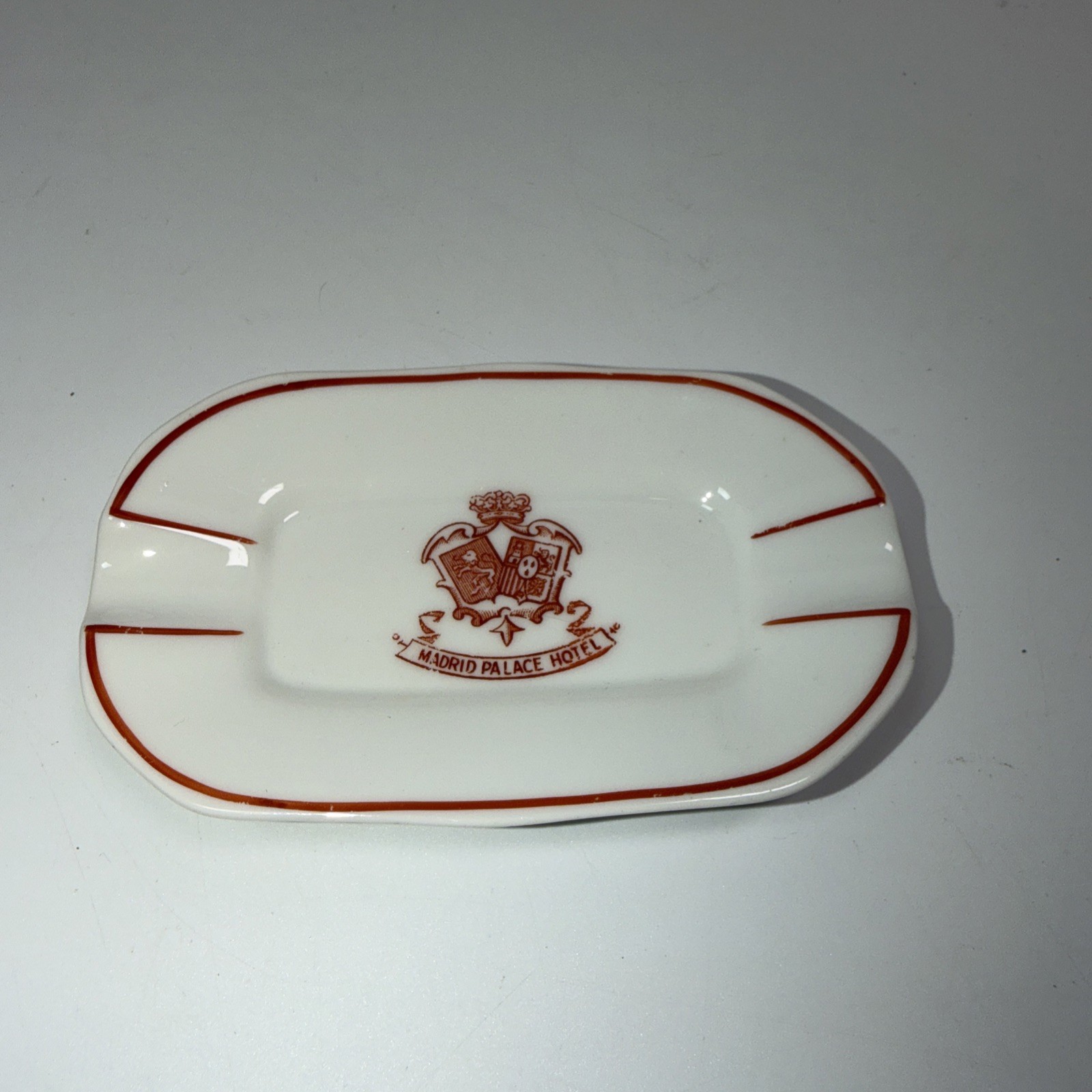 Vtg. MADRID PALACE HOTEL Glazed Ceramic Ashtray Dish Alvarez Spain w/ Lion Logo