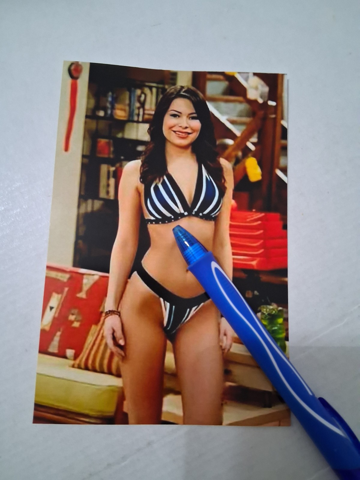 MIRANDS COSGROVE, BEAUTIFUL, GLOSSY COLOR, 4X6 PHOTO, BRAND NEW MIRANDS COSGROVE, BEAUTIFUL, GLOSSY COLOR, 4X6 PHOTO, BRAND NEW