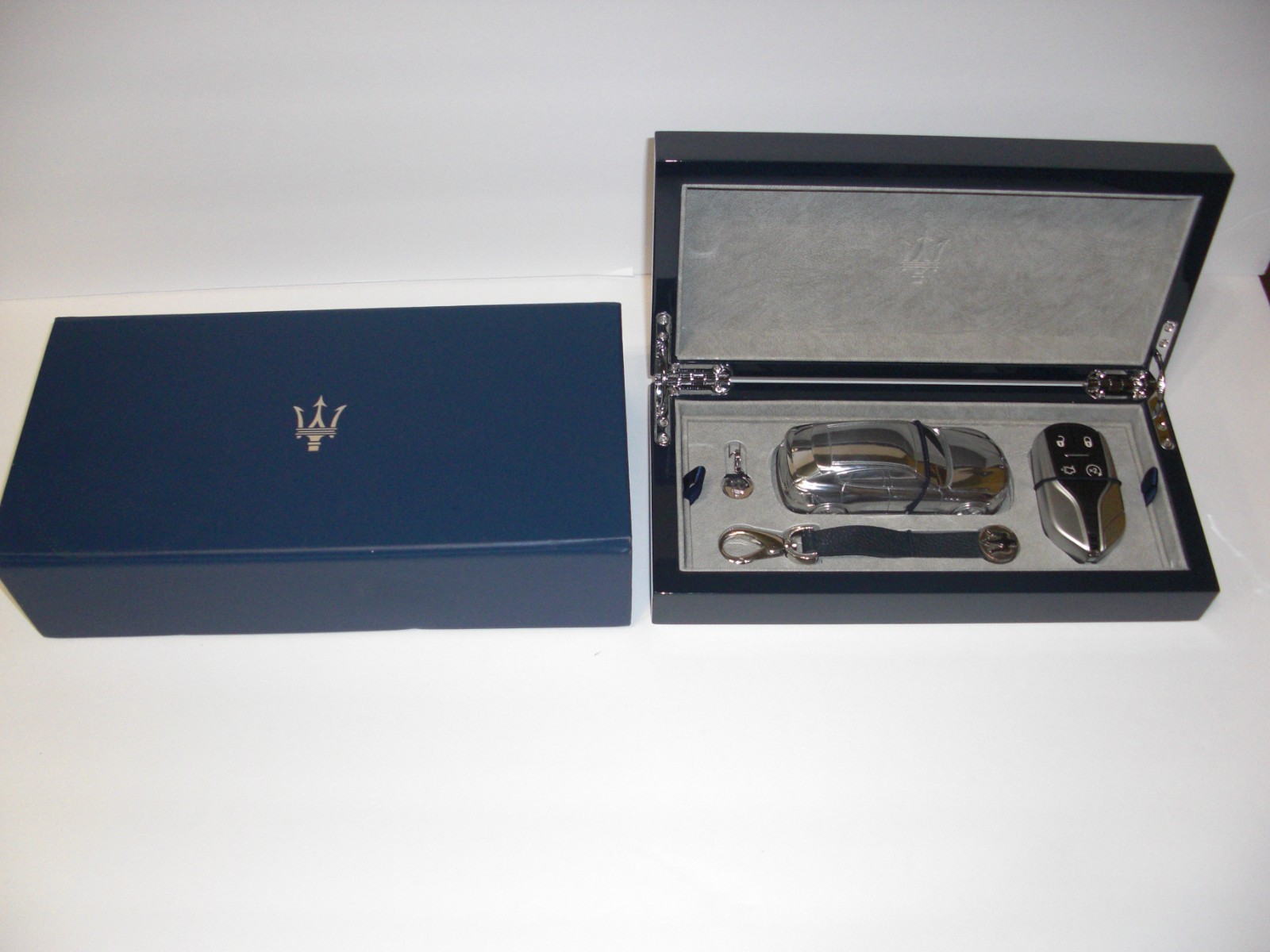 Maserati Levante silver metal paper weight