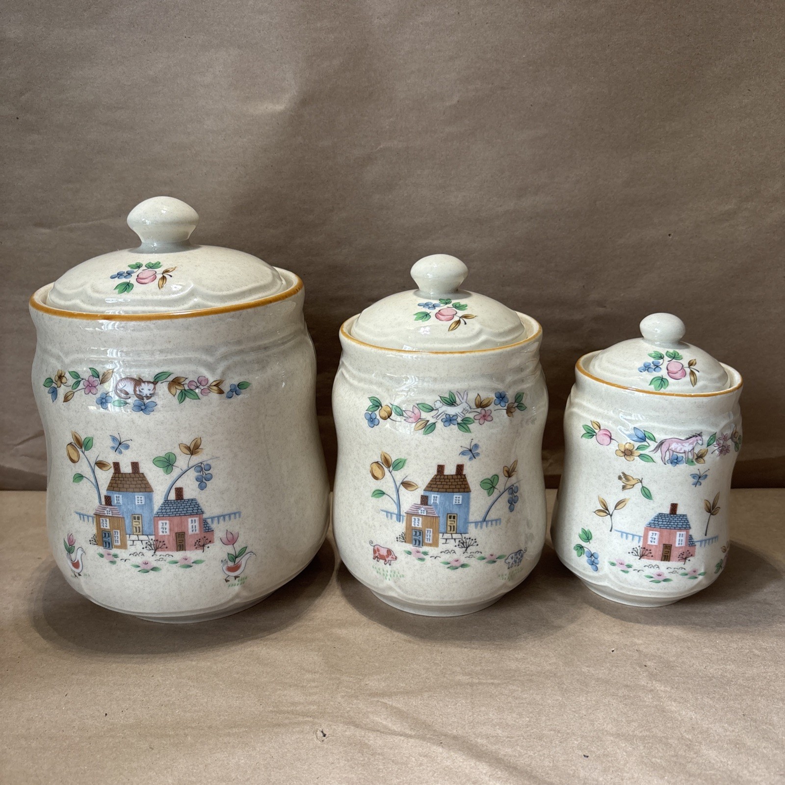 Vintage International China Heartland Ceramic 3 Canister Set w/ Lids SM, MD, LG