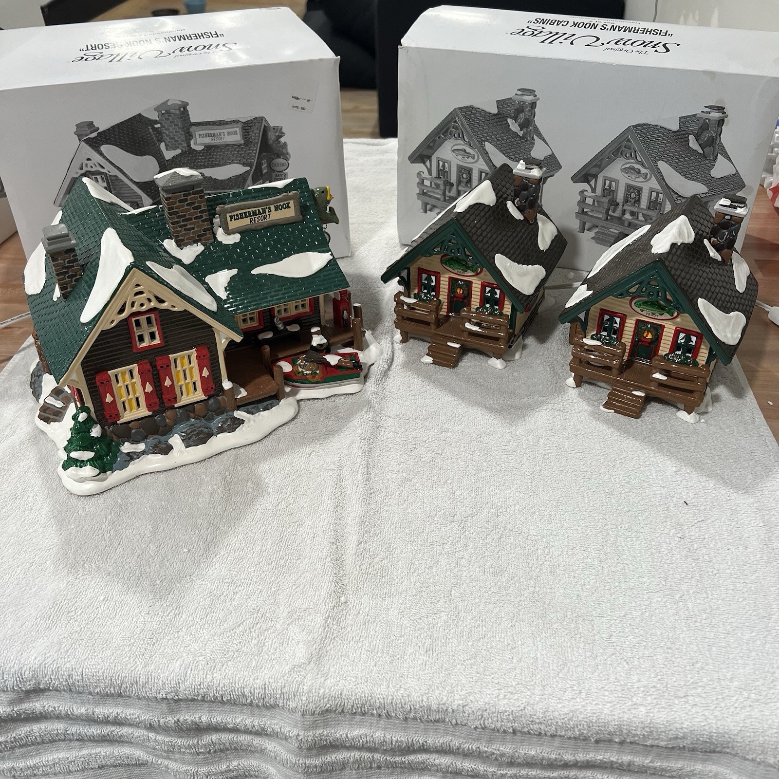 Department 56 “Fisherman\'s Nook Resort” “Fisherman\'s Nook Cabins” Snow Village