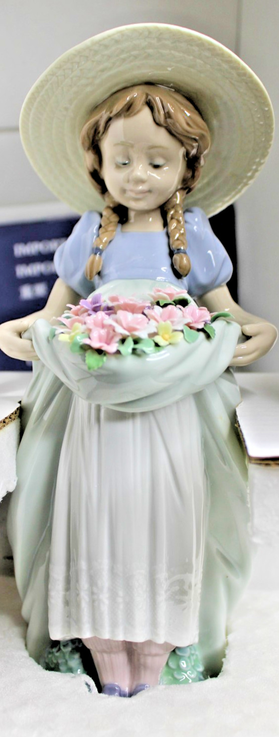 Lladro Figurine BOUNTIFUL BLOSSOMS #6756 With original box