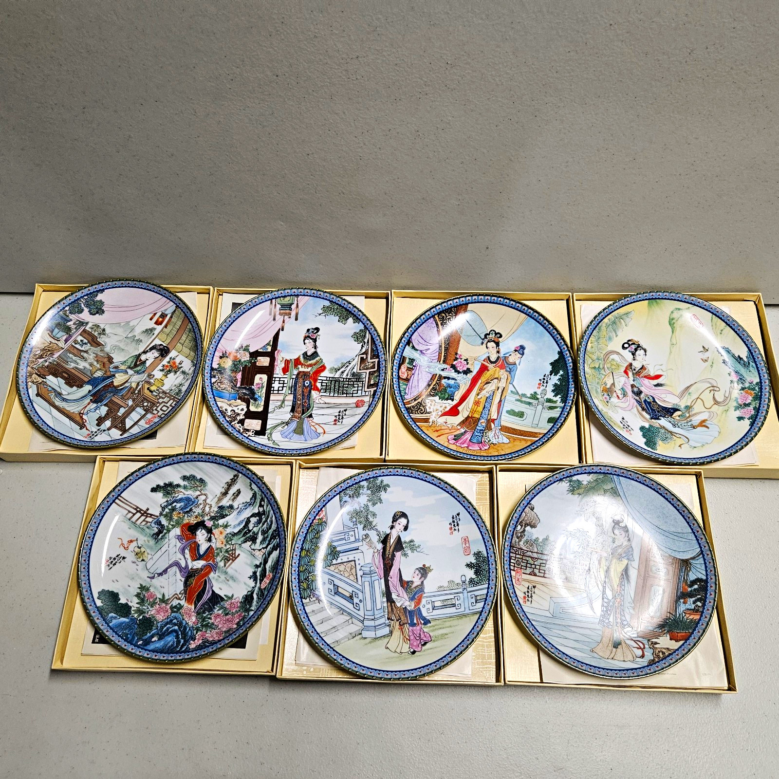1986 Imperial Jingdezhen Porcelain Red Mansion Collector Plates Set of 8 Boxed