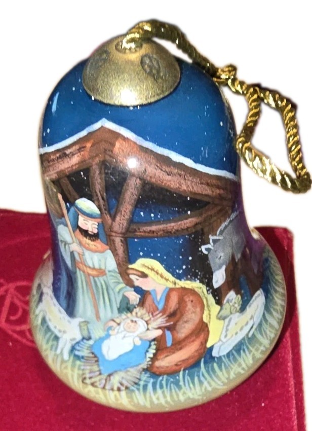 Ne’Qwa Art Christmas Ornament Manger Nativity Scene By Susan Winget Box 2012