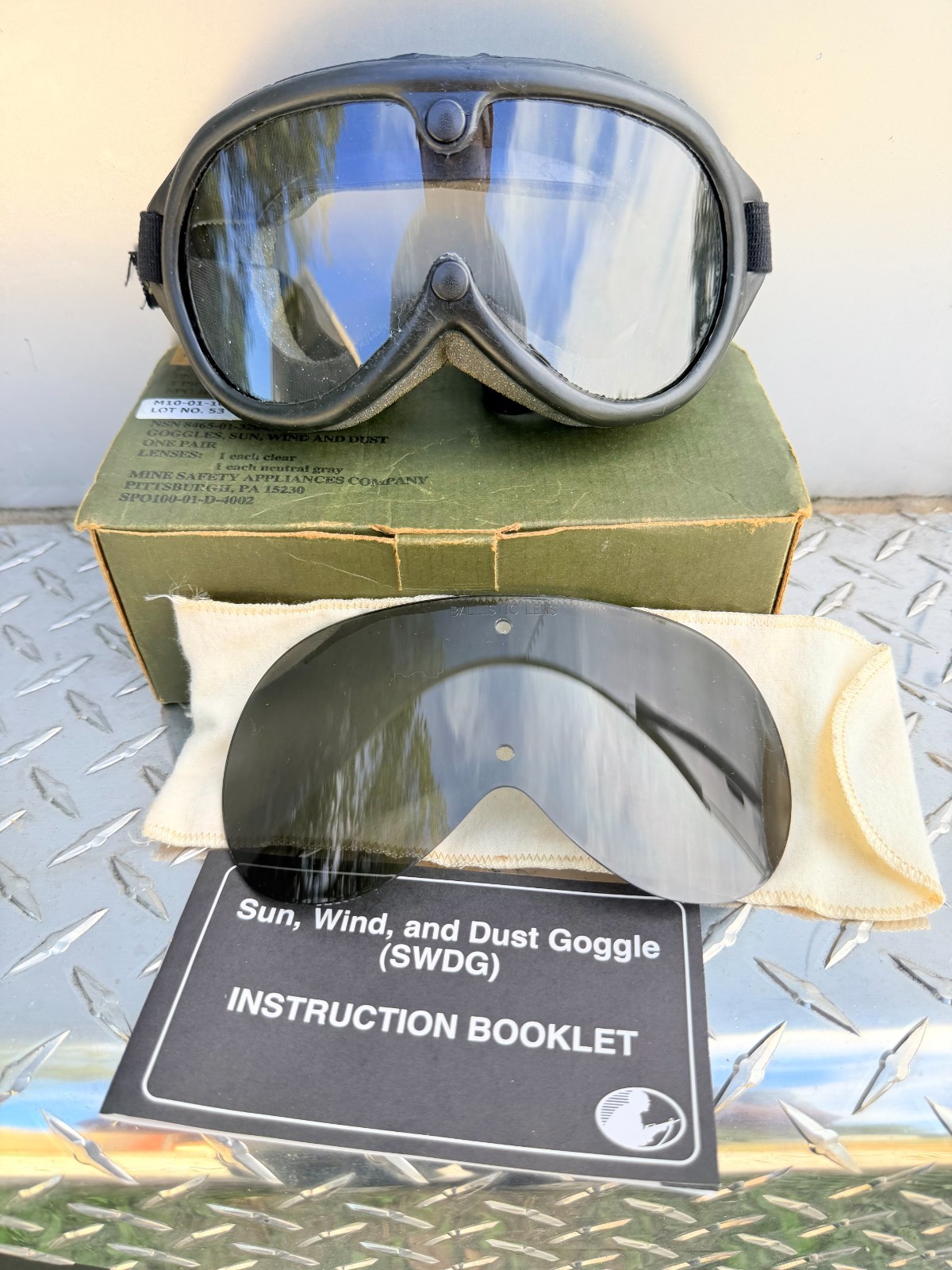 Vintage 1974 US Military Sun Wind Dust Goggles Box Spare Lens Instructions