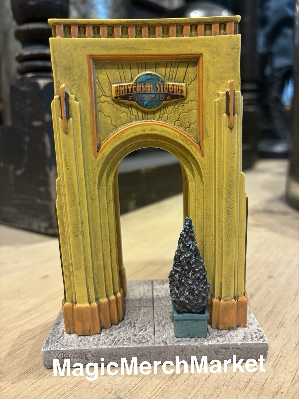 Universal Studios Florida Arch Archway Entrance Display Figure