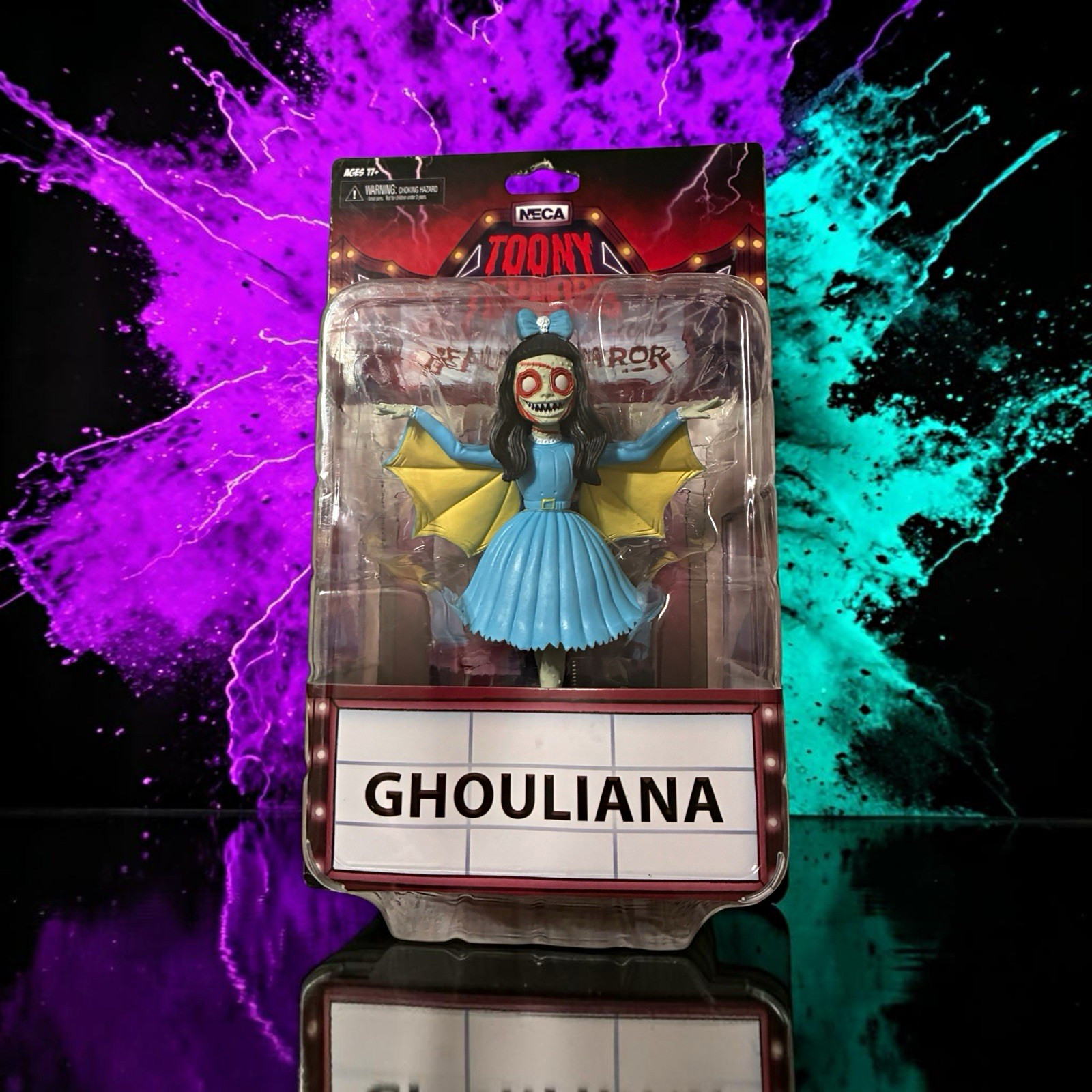 NECA- Toony Terrors Ghouliana Horror Figure 17+ w/ Bonus Backdrop Display