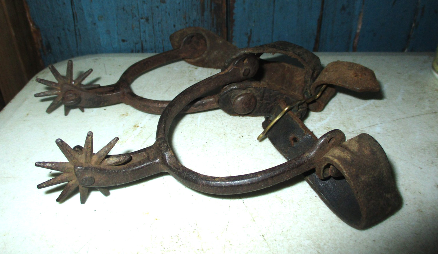 ANTIQUE PAIR COWBOY WESTERN  RIDING 10 POINT SPURS WITH LEATHER STRAPS