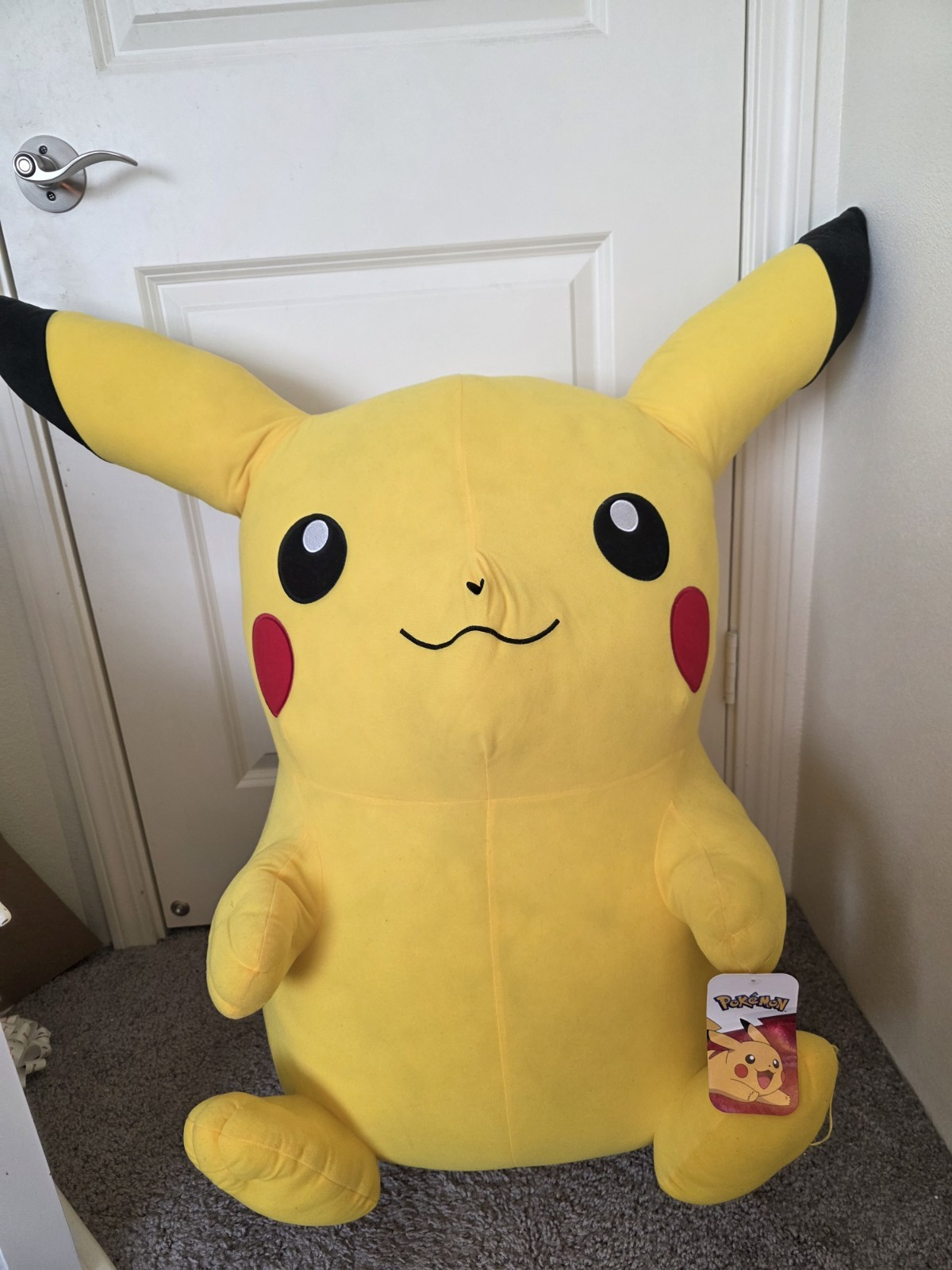 ADORABLE RARE JUMBO 32 INCH POKEMON PIKACHU PLUSH WITH TAG AND 