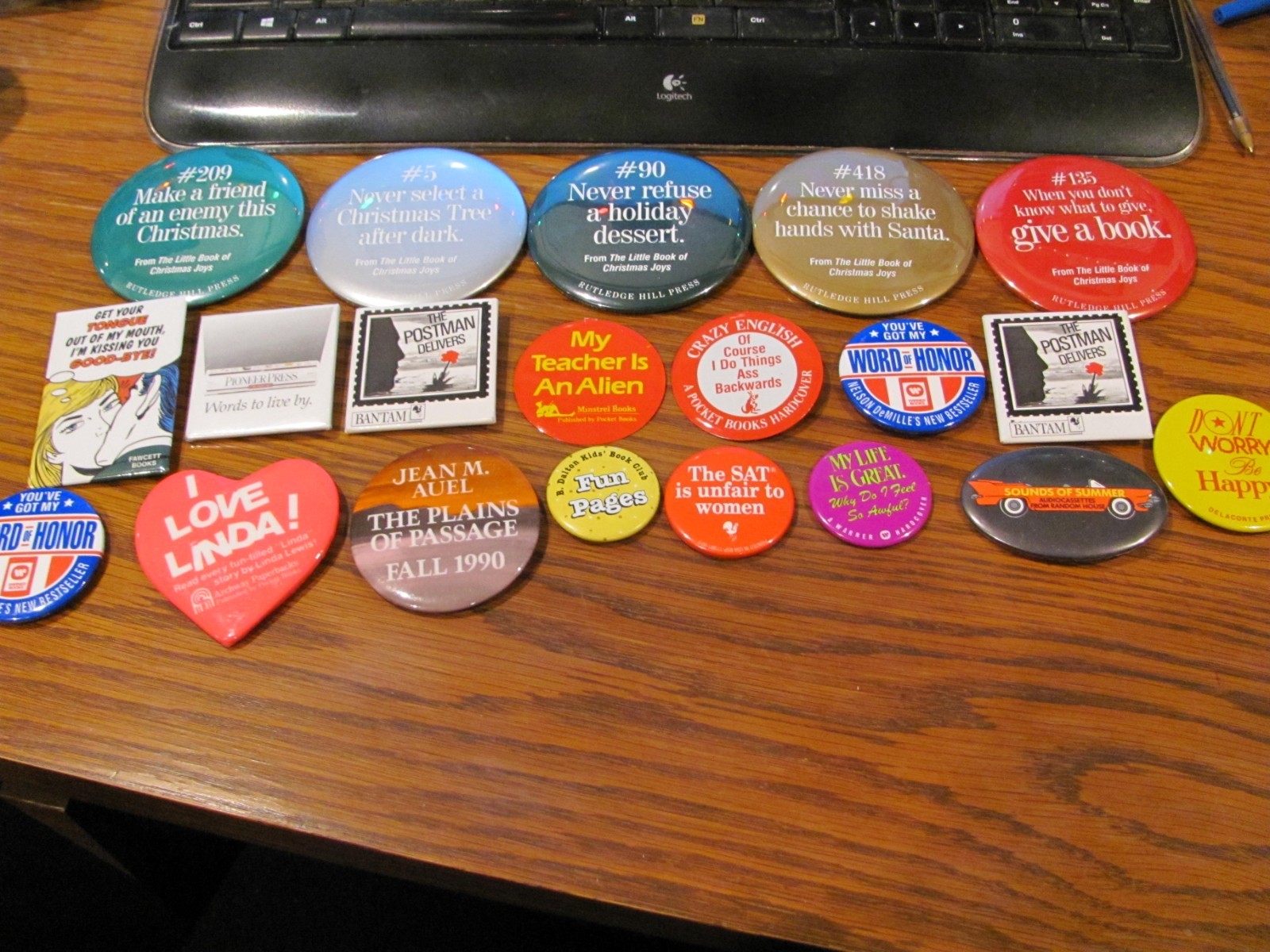 Vintage lot of Publishers Pins Buttons - Pocket Books, Random House, Minstrel