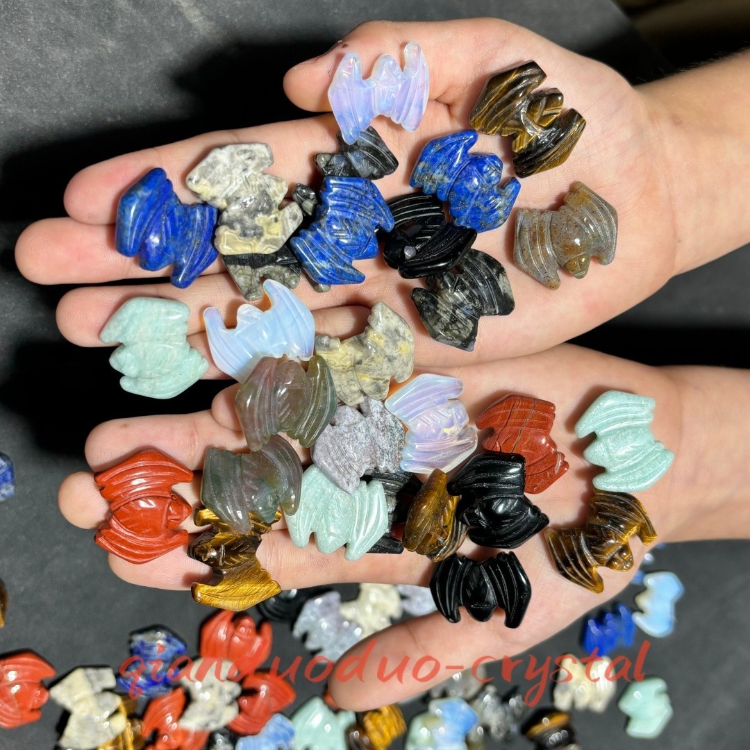 100pc Mix Natural Quartz bat Hand-carved mini Crystal skull Halloween decor gift