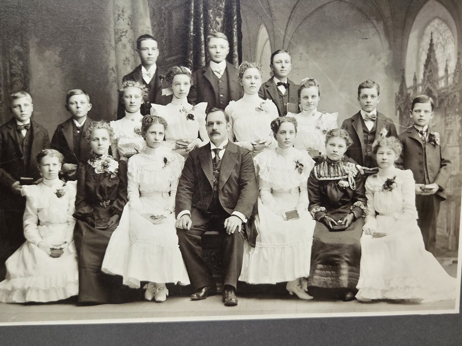 Antique 1902 J Leschinsky Grand Island NE Large Formal Group Portrait Photo
