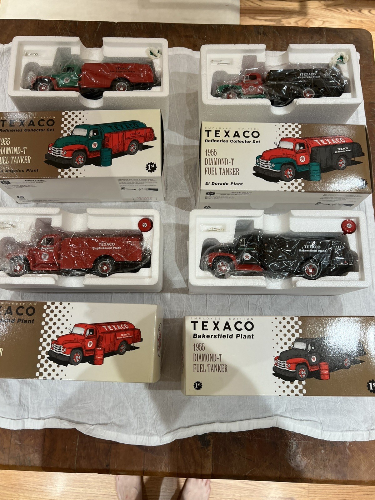 FIRST GEAR TEXACO Refinery 1955 DIAMOND T TANKER Truck's COMPLETE SET OF 4