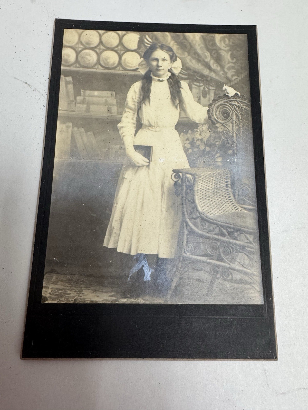 Early 20th Century Cabinet Card Photo Young Woman Teenager Girl Pretty