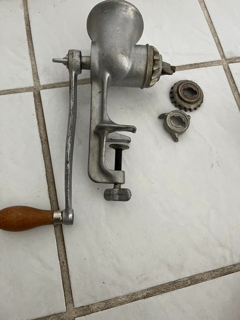 Vintage Universal No 2 Food Chopper Meat Grinder Hand Crank CastIron Wood Handle