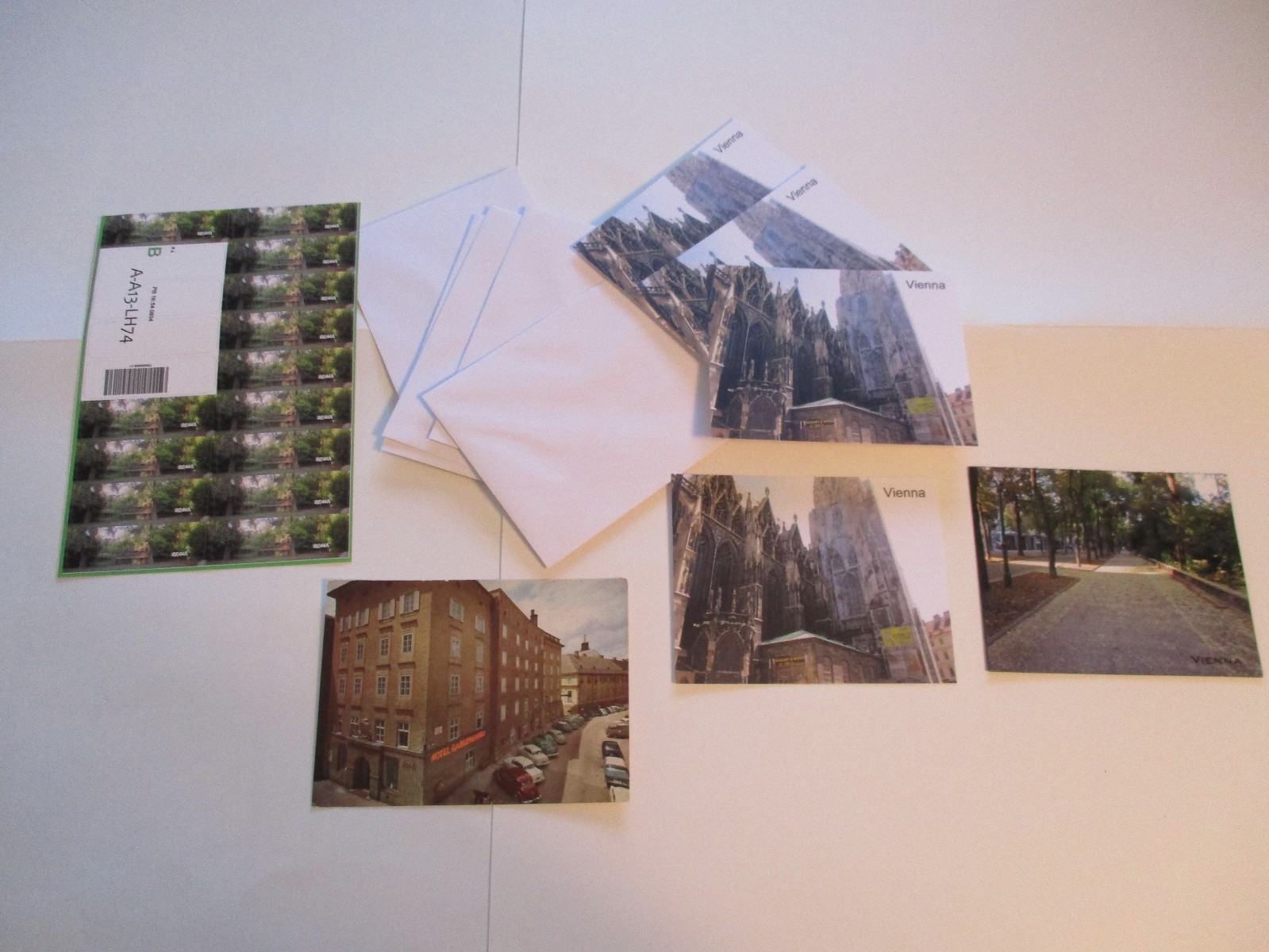 VIENNA AUSTRIA COLLECTION 30 PC ORIGINAL PHOTO MAGNET NOTE CARDS POSTCARD STICKE