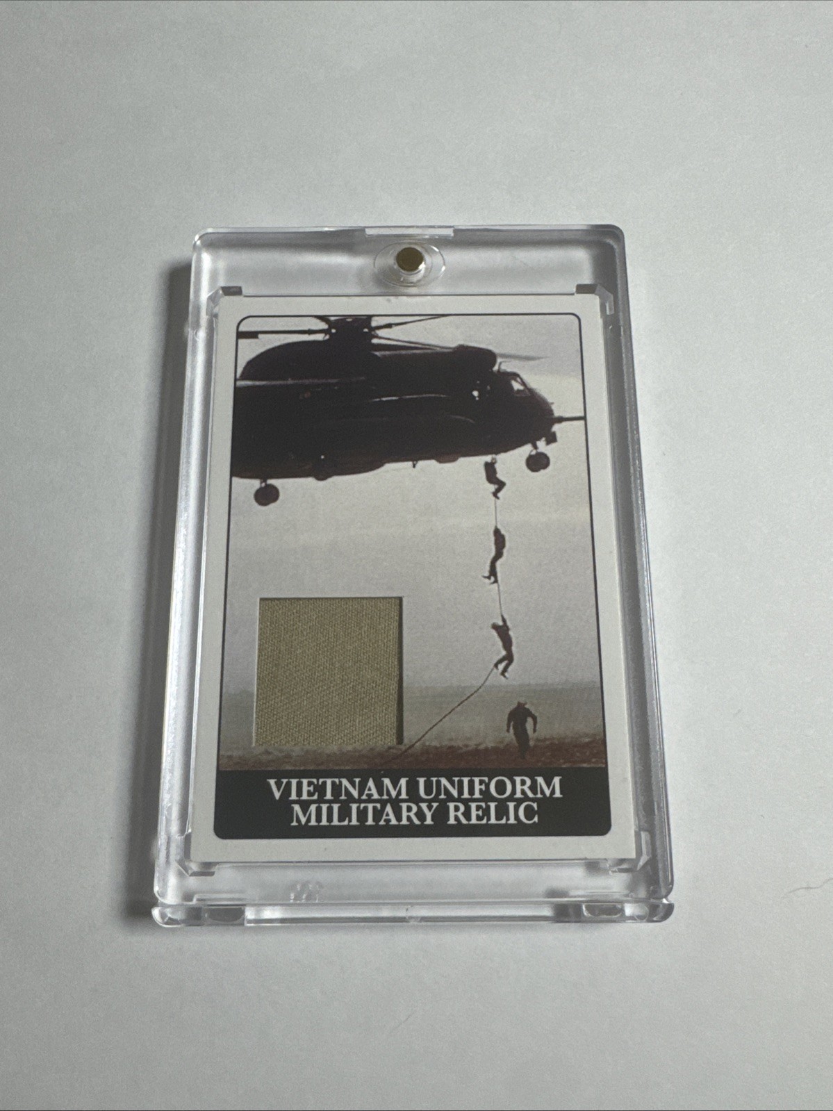 2019 HISTORIC AUTOGRAPHS 1969 VIETNAM UNIFORM MILITARY RELIC CARD