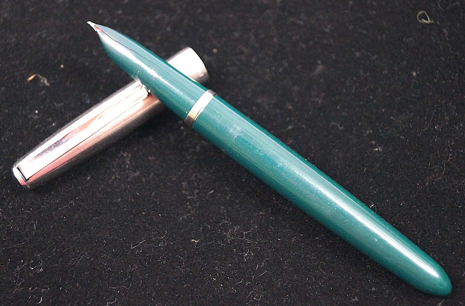 Parker Model 21 Fountain Pen Dark Green Silver Cap VTG 1950's USA Untested D133