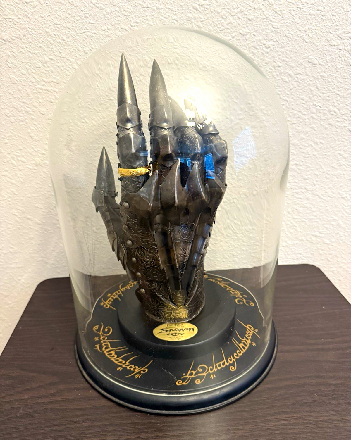 United Cutlery Lord of the Rings Gauntlet of Sauron Limited Edition 1:1