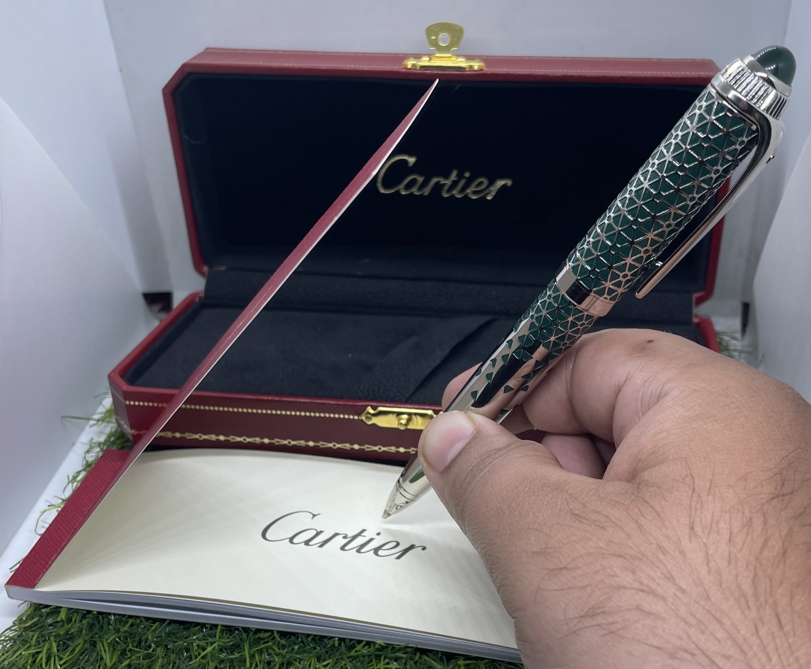 Beautiful Desined Cartier R de Ballpoint pen with Box