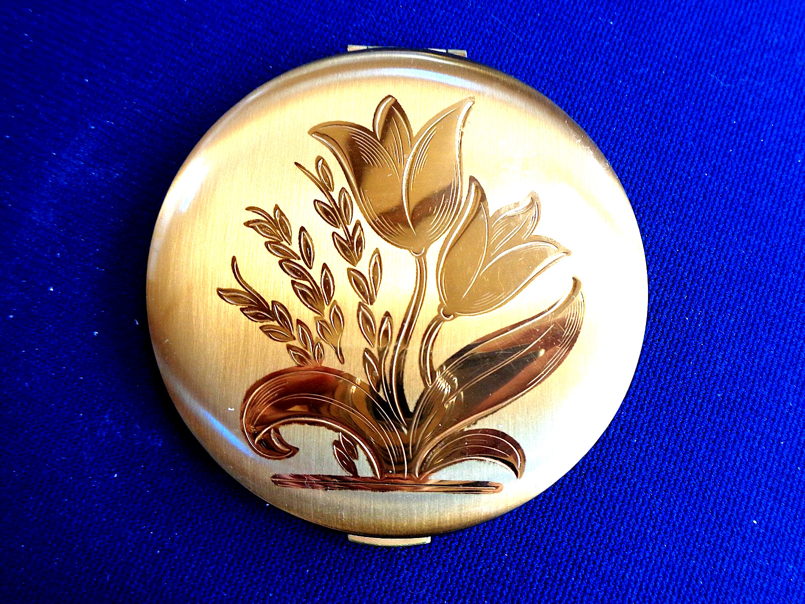 Vintage Zell Fifth Averue Compact - Mirroe Puff Powder Tulip Design Mint 3 1/2