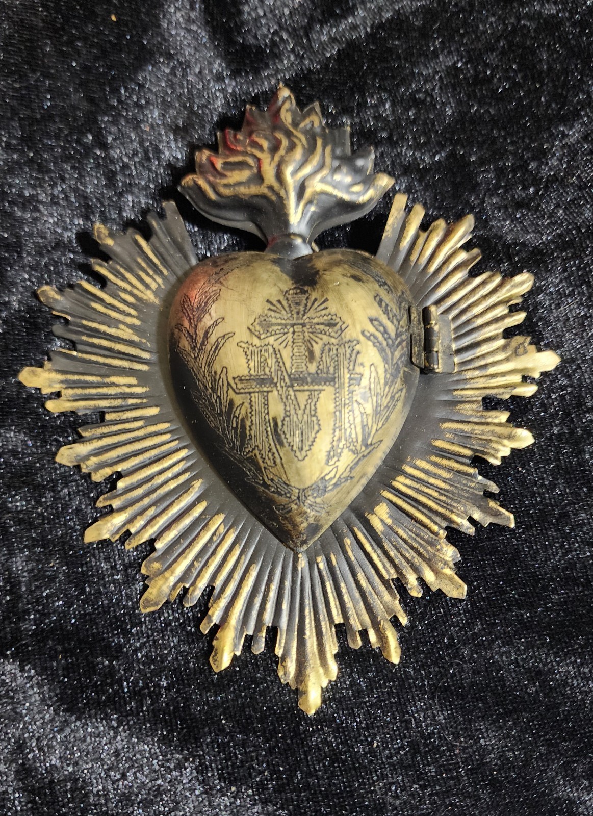 Old-style ex-voto  in the shape of the Sacred Heart of Mary 4 in × 5 in.