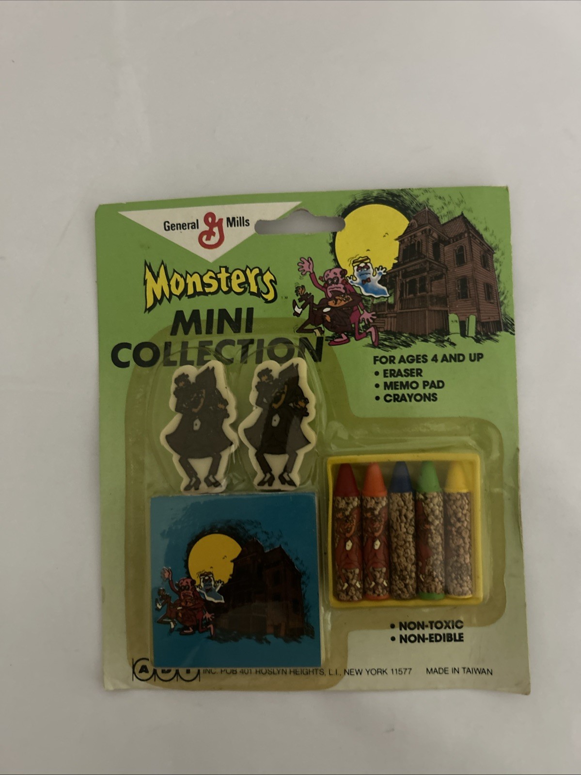 Vintage General Mills Monsters COUNT CHOCULA Mini Collection Erasers Pad Crayons