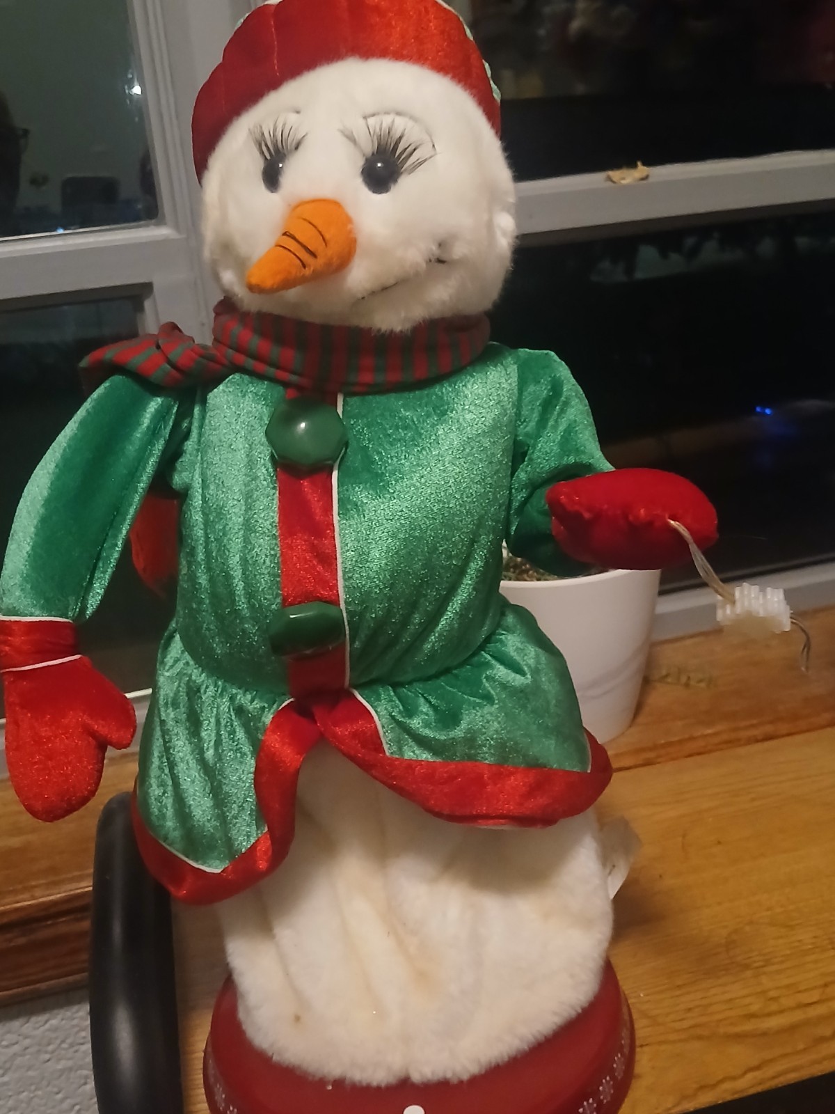 VINTAGE GEMMY SPINNING SNOWFLAKE MRS SNOWMAN WORKS GREAT PLEASE READ DESCRIPTION