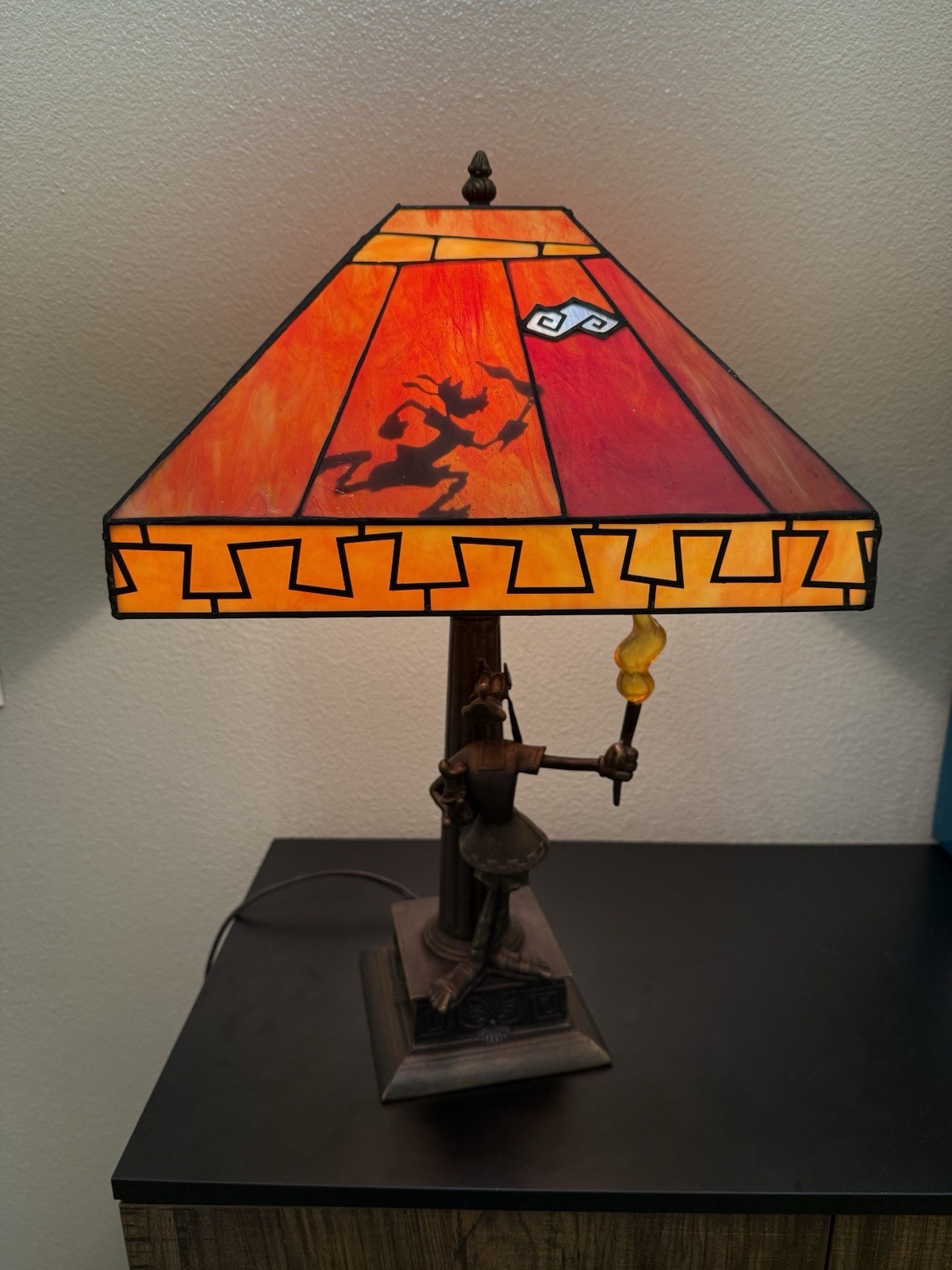 DISNEY LE GOOFY OLYMPIC TORCH STAINED GLASS TABLE LAMP RARE