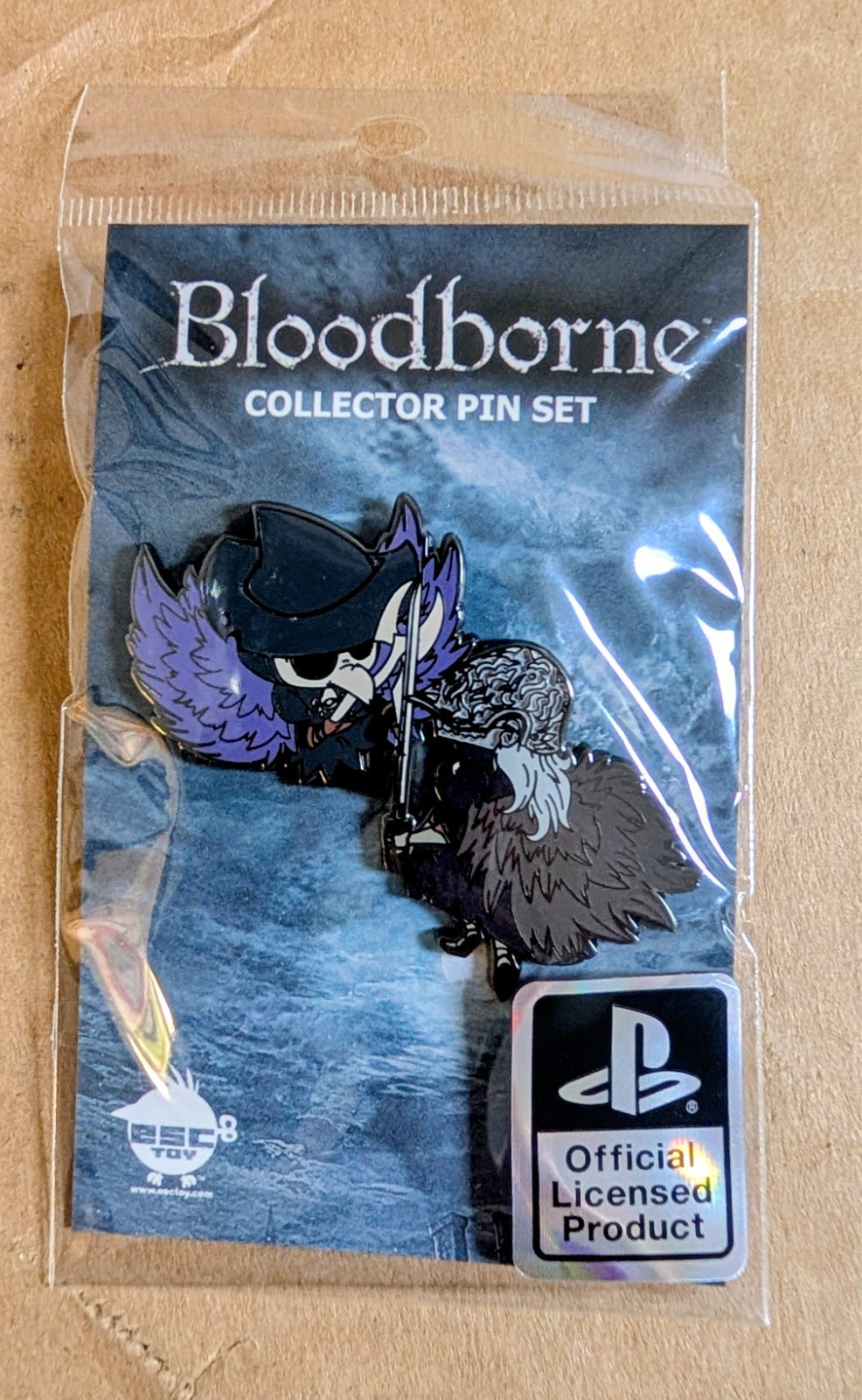 Bloodborne Enamel Pin Figure – Eileen the Crow vs Bloody Crow of Cainhurst PS4