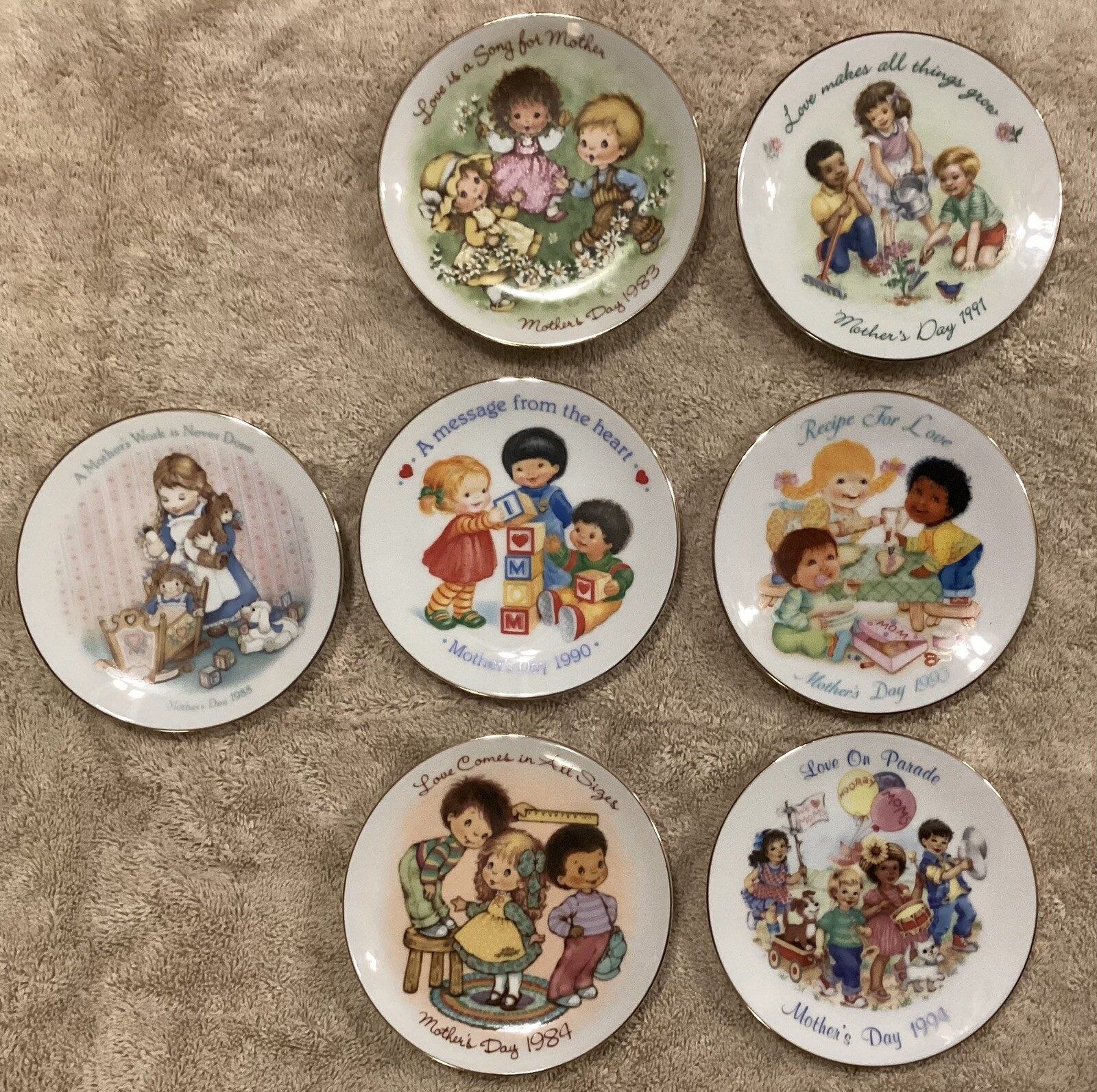 VINTAGE MOTHER\'S DAY COLLECTORS AVON PLATES GOLD TRIM 5\