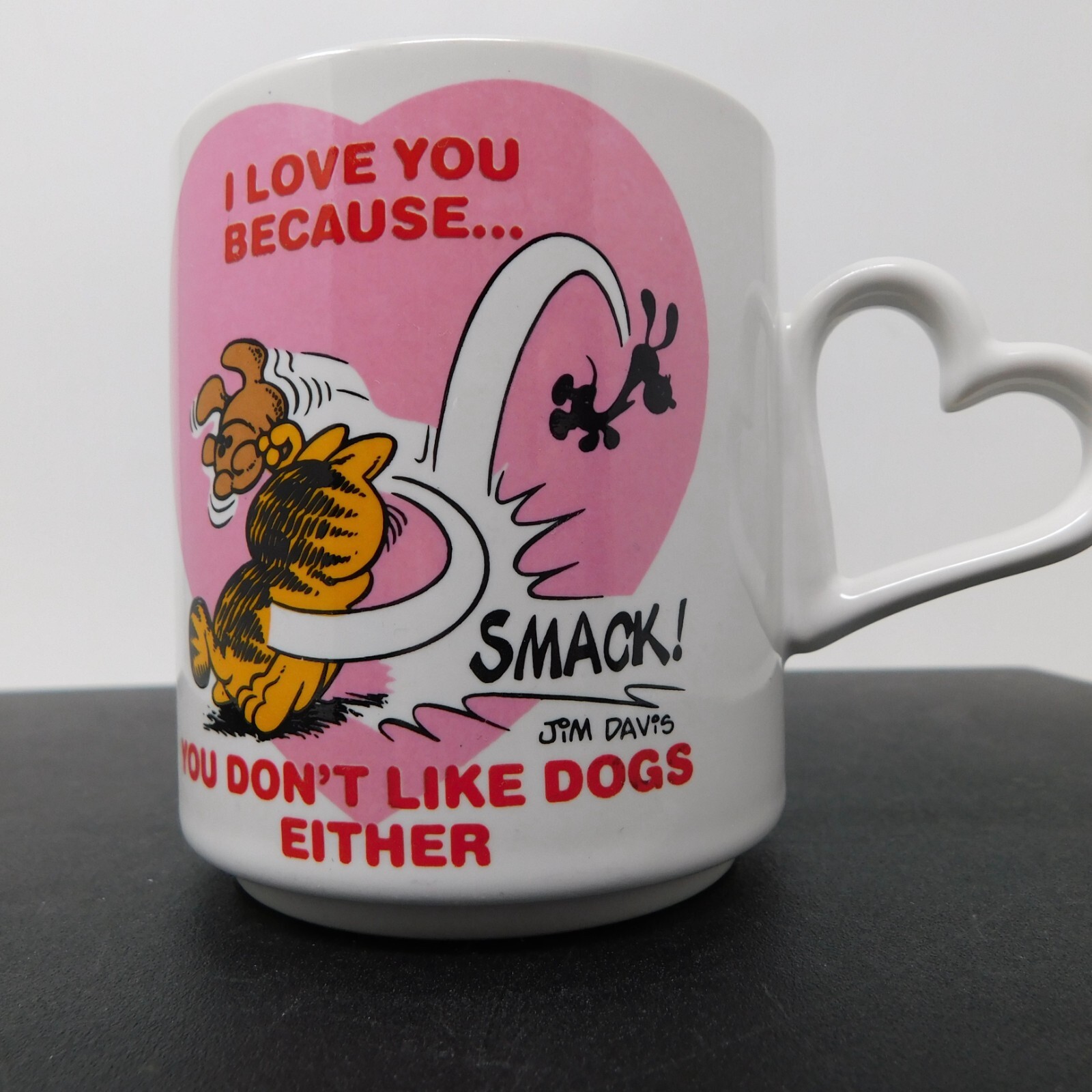 VTG Garfield Mug ENESCO Heart SHAPE Handle I LOVE YOU BECAUSE YOU DONT LIKE DOGS