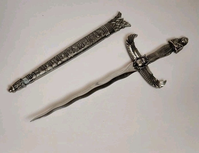 Cleopatra Pharoah Winged Scarab Egyptian Decorative Kris Style Dagger w/Scabbard