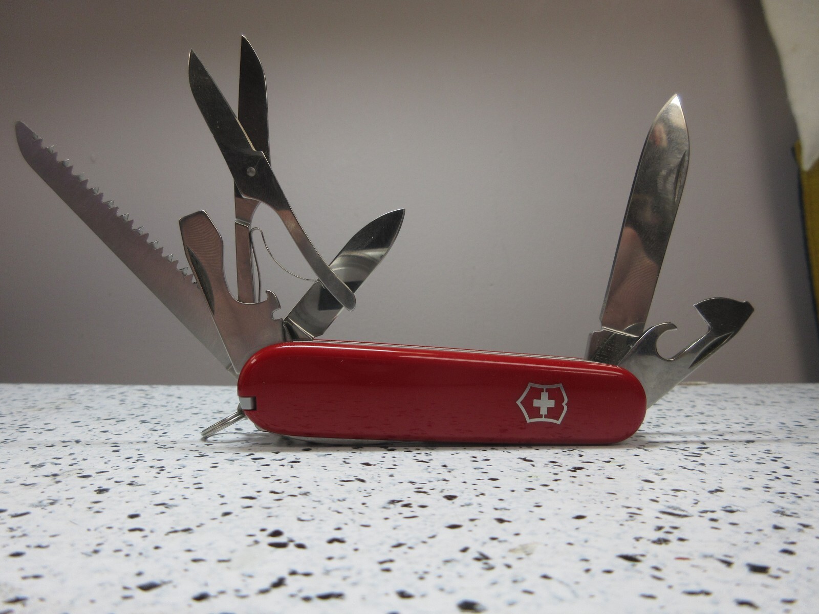 VINTAGE VICTORINOX HUNTSMAN MULTI FUNCTION SWISS ARMY KNIFE IN BOX 1976-1986