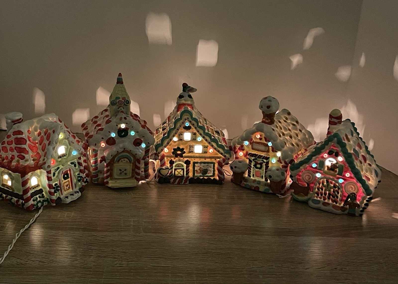 Vintage NOMA 1996 Christmas Village5 Gingerbread Houses Lot w/Lights & Figurines