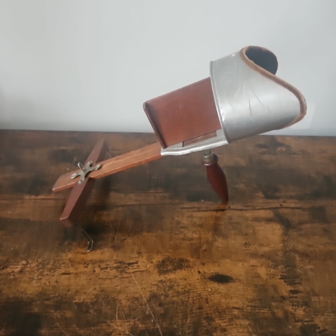 antique UNDERWOOD & UNDERWOOD Patented June 11, 1901 Stereoscope viewer