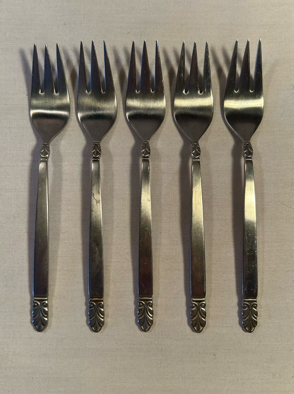 5 International Deluxe Forks NORSE Stainless - Dinner Forks