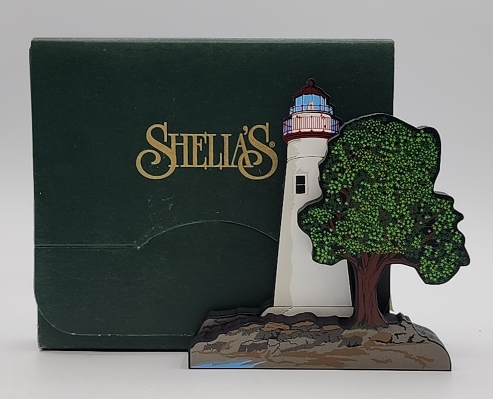 Shelia's Collectibles Shelf Sitter Marblehead Light Bay Point Ohio w/ Box